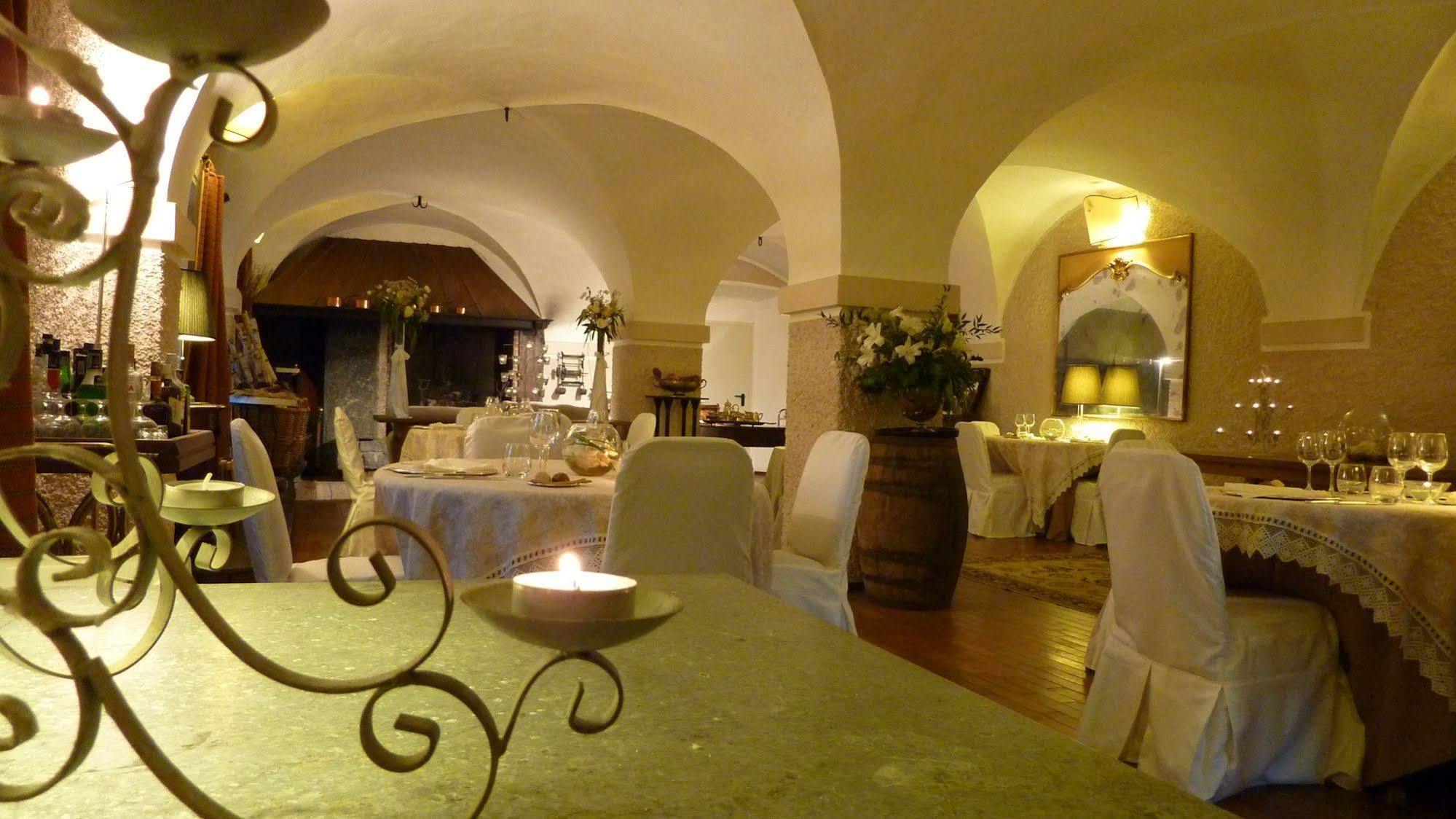 Relais Del Castello Di Oviglio Hotel Exterior photo